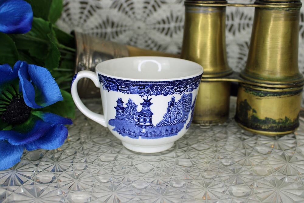 Johnson Brothers Blue Willow Breakfast Tea Cups